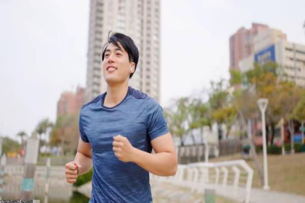 青少年体育篮球培训班的课程内容与收益(图1)